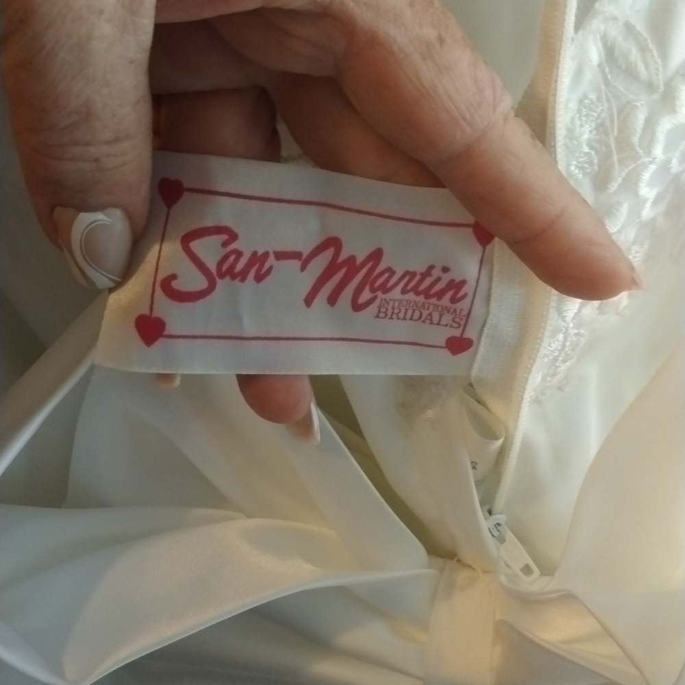 wedding dress size 12 white with sequins and pearl long train San Martin - Picture 8 of 16